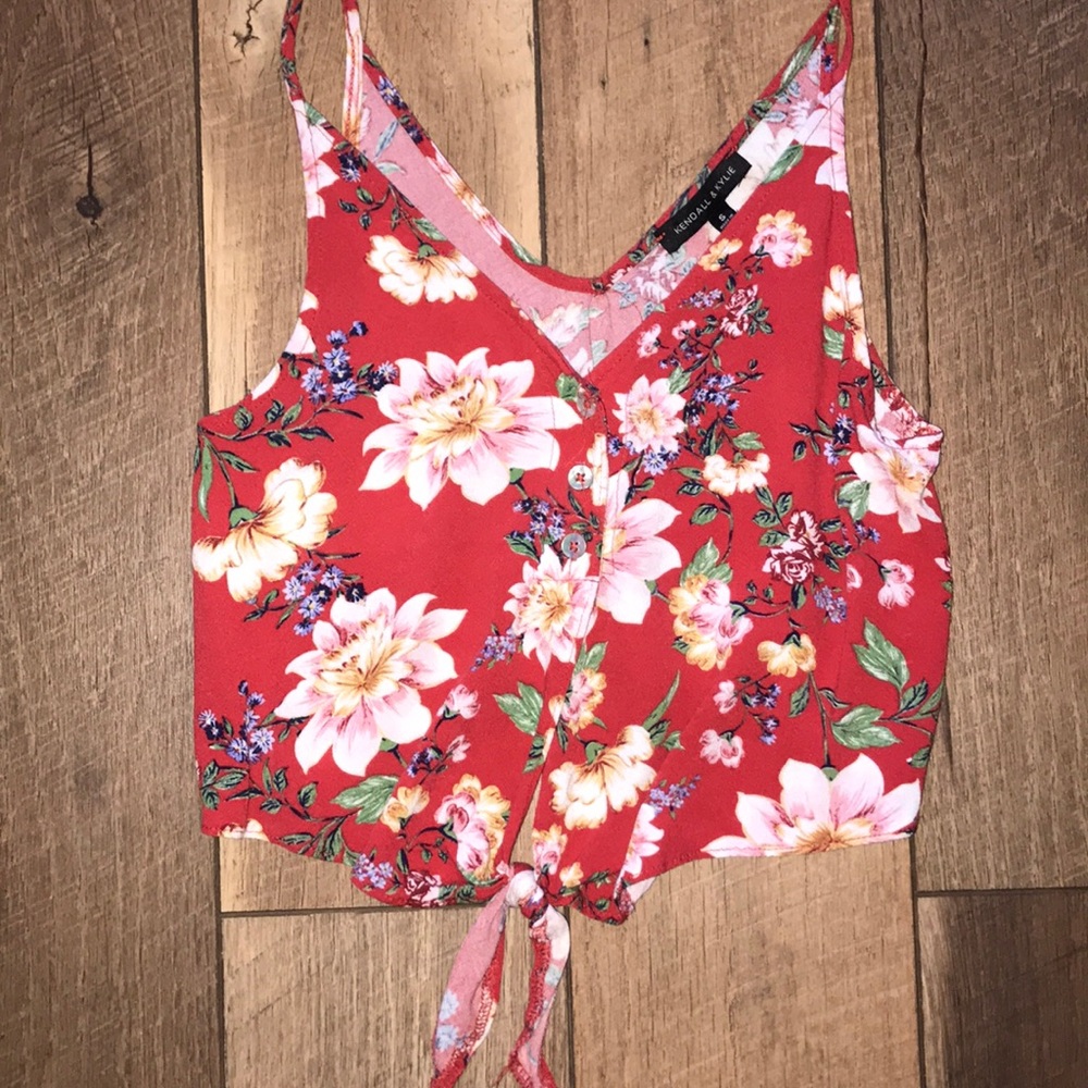 Kendall & Kylie Hawaiian crop tank
